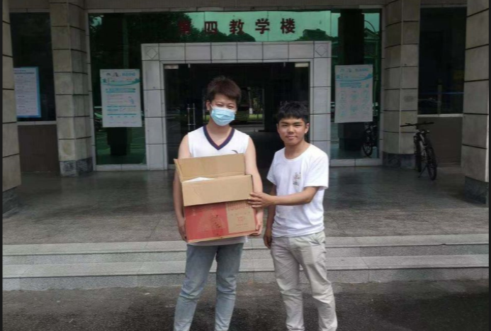 向川农雅安校区学生捐赠活动用品